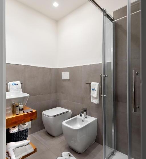 اتاق لوکس با بالکن, B&blue