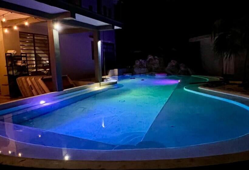 침실 1개 아파트, Hokhmah Heart