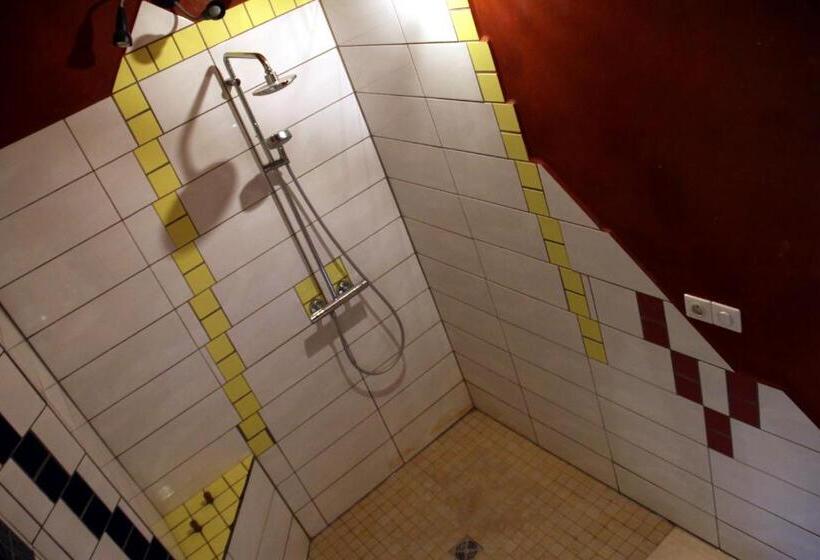 חדר משפחתי, La Paille