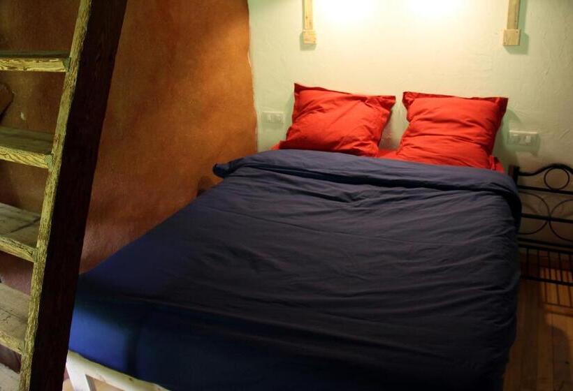 חדר משפחתי, La Paille