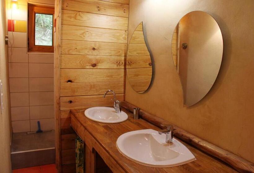 חדר אקונומי לארבעה, La Paille