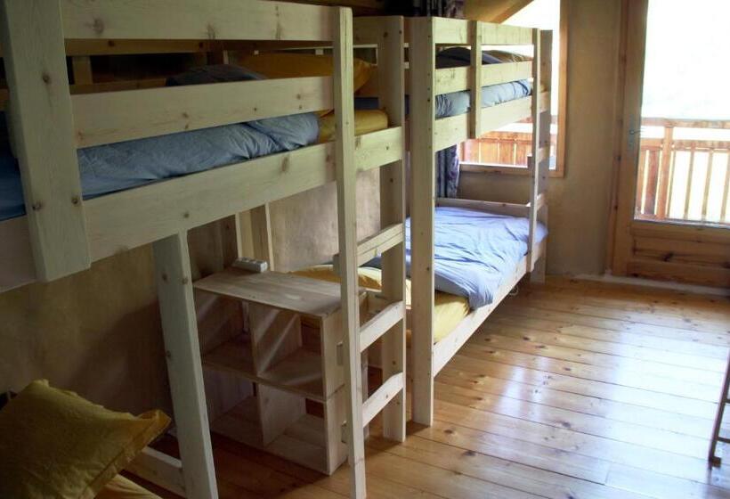 מיטה בחדר משותף, La Paille