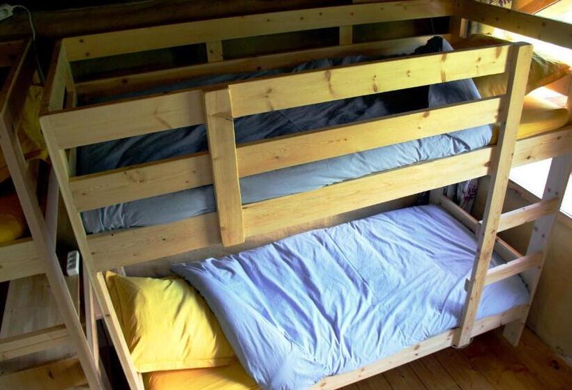 מיטה בחדר משותף, La Paille