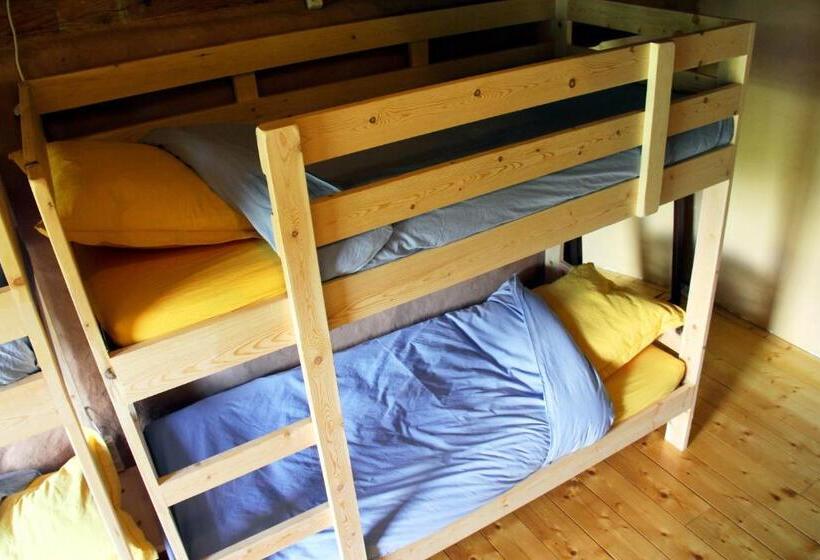 מיטה בחדר משותף, La Paille