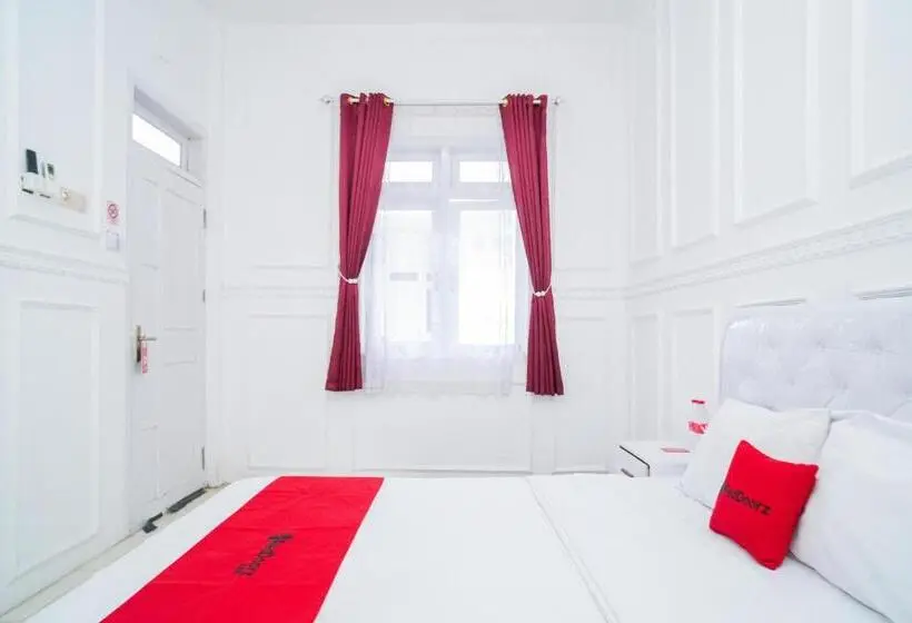 Standard-huone, Reddoorz Syariah At Aura Homestay