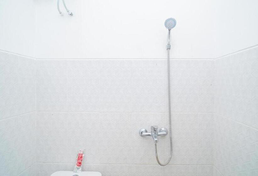 חדר סטנדרט עם מיטת קינג, Reddoorz Syariah At Aura Homestay