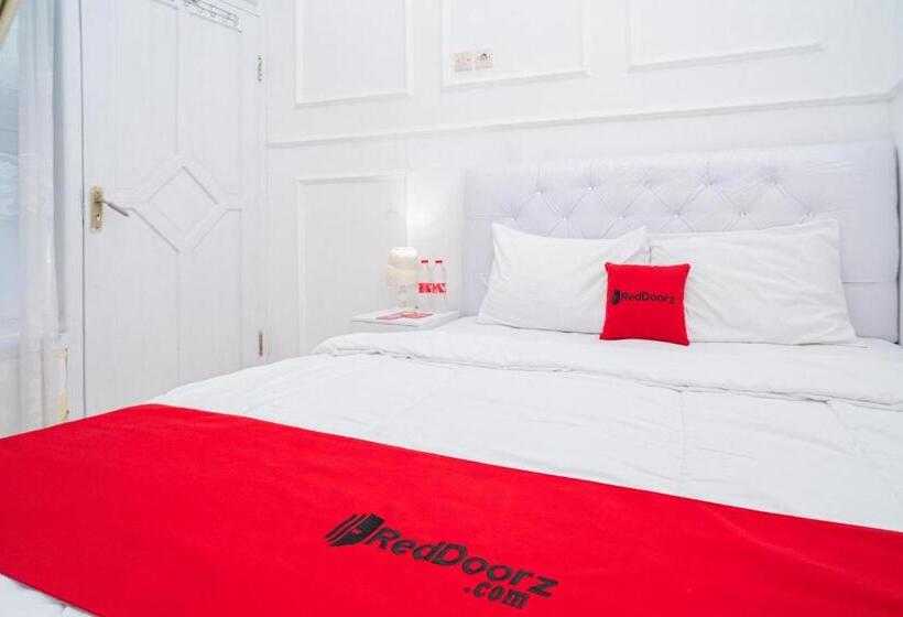 חדר סטנדרט עם מיטת קינג, Reddoorz Syariah At Aura Homestay