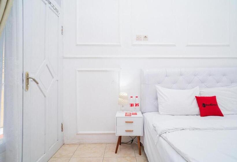 חדר סטנדרט עם מיטת קינג, Reddoorz Syariah At Aura Homestay