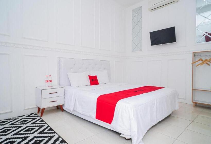 חדר סטנדרט עם מיטת קינג, Reddoorz Syariah At Aura Homestay