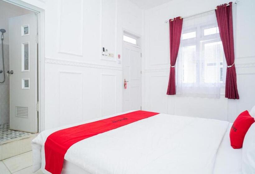 חדר סטנדרט עם מיטת קינג, Reddoorz Syariah At Aura Homestay