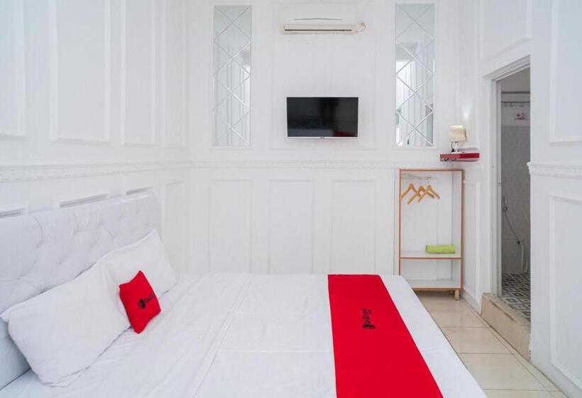 חדר סטנדרט עם מיטת קינג, Reddoorz Syariah At Aura Homestay