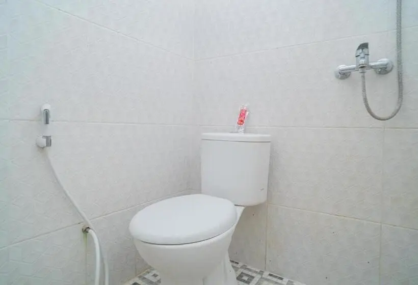 Economy-huone, Reddoorz Syariah At Aura Homestay