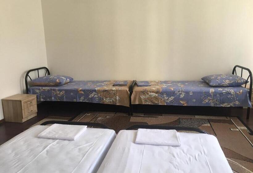 Standardrum Delat Badrum, Gelena гостьовий двір