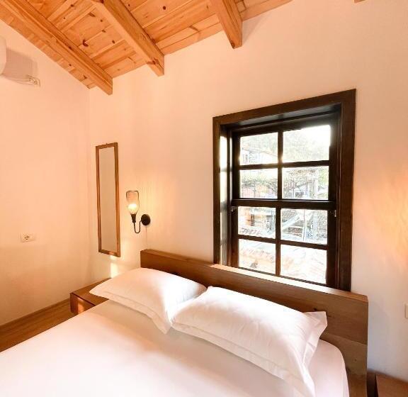 디럭스 룸, Amalia