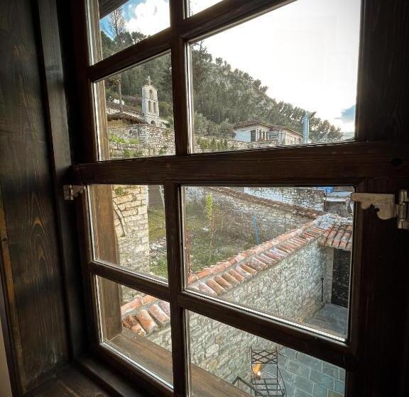 패밀리 룸, Amalia