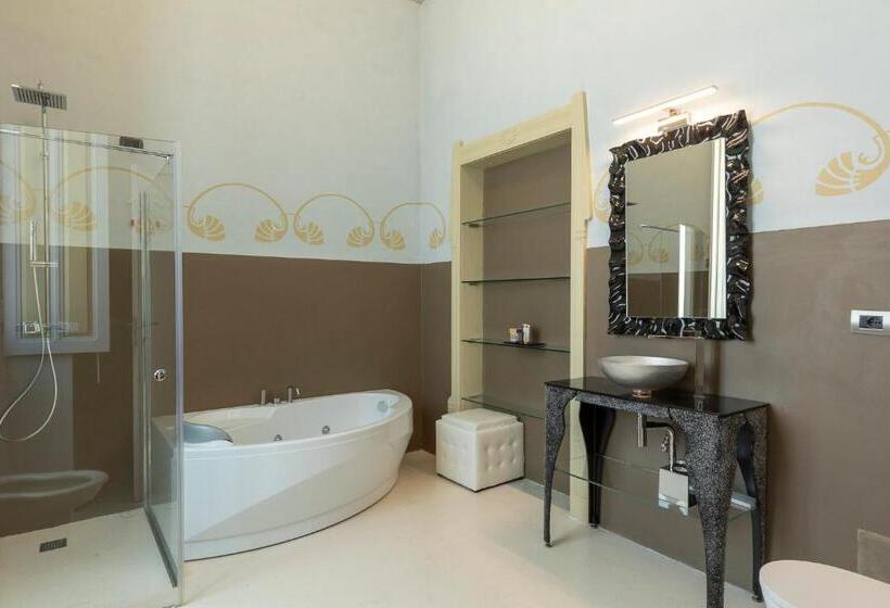 חדר סטנדרט עם ג'קוזי, Luxury Liberty House