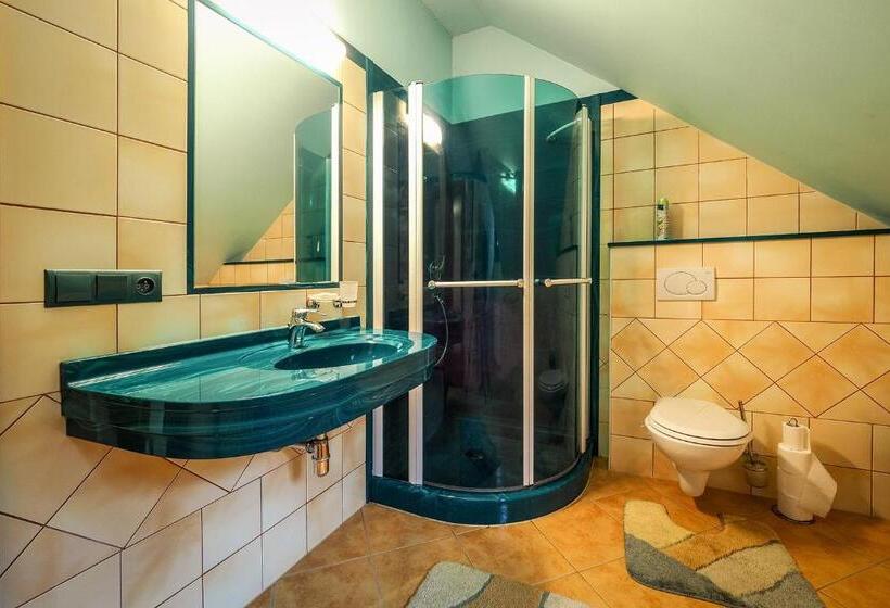 חדר סטנדרט לארבעה, Srub Karolina