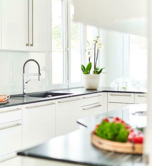 شقة غرفة واحدة, Primera Villa