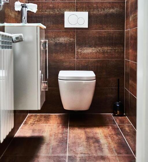 شقة غرفة واحدة, Primera Villa