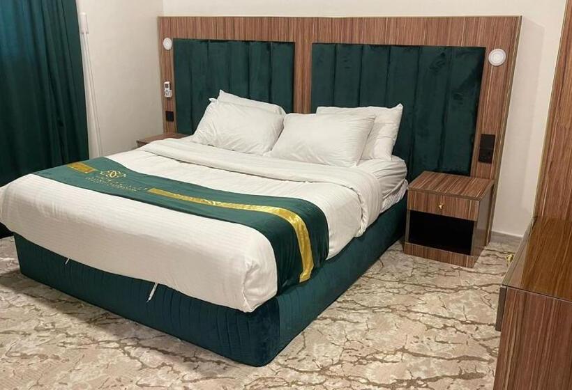 Svit, قولدن كمباوند