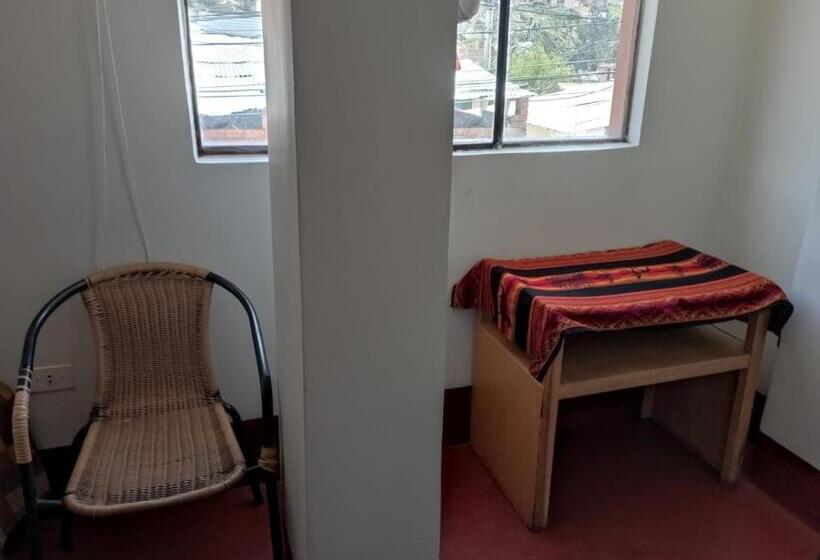 غرفة قياسية ثلاثية, Andes Hostel
