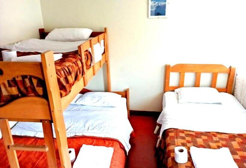 غرفة قياسية ثلاثية, Andes Hostel