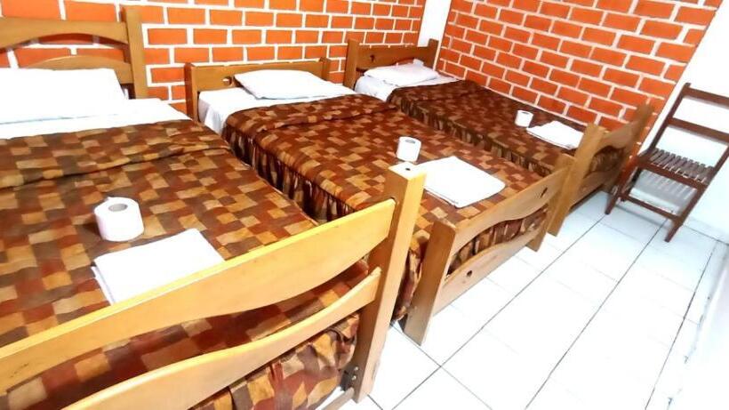 اتاق استاندارد سه تخته با سرویس بهداشتی مشترک, Andes Hostel