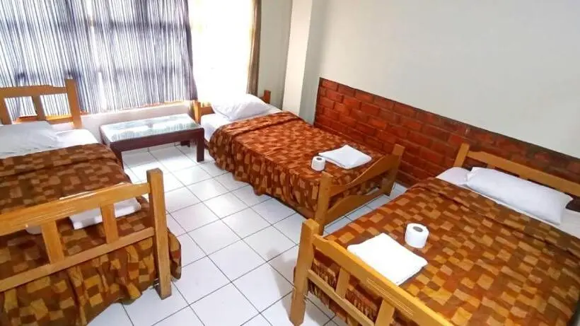 اتاق استاندارد سه تخته با سرویس بهداشتی مشترک, Andes Hostel