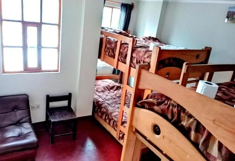 اتاق استاندارد چهارنفره با سرویس بهداشتی مشترک, Andes Hostel