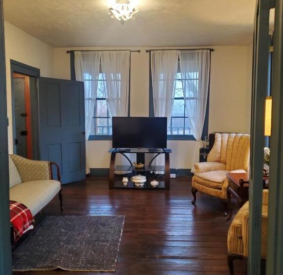 Дом 3 Спальни, Baneberry Meadows B&b