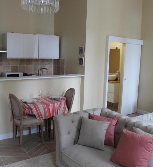 スタンダードスタジオ, Duc De Bretagne Luxury Appart