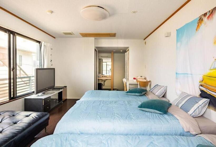 标准三人间, Mr. Tomo Kawana