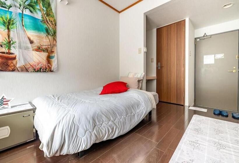 标准间, Mr. Tomo Kawana