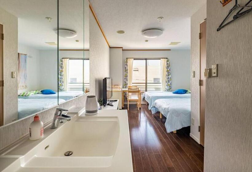 高级大房间, Mr. Tomo Kawana