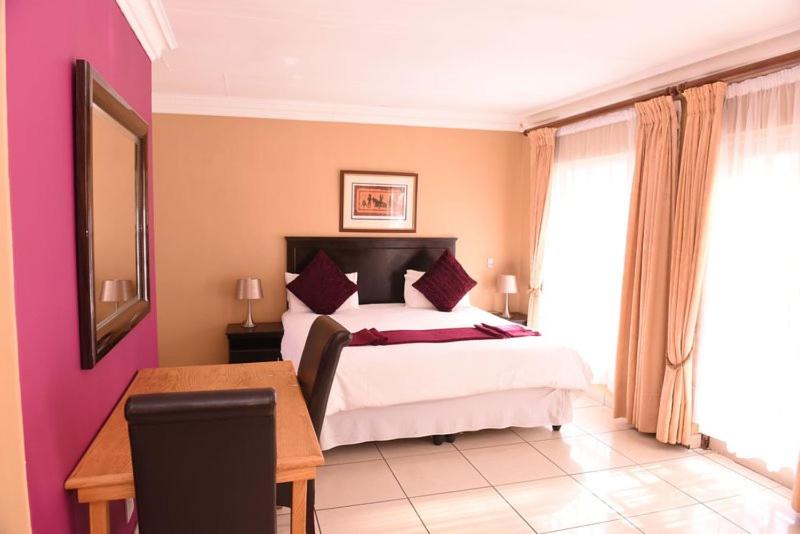 Номер Deluxe с Балконом, Chancellors Court Guest House