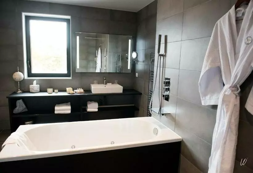 Suite with Terrace, Armes De Champagne