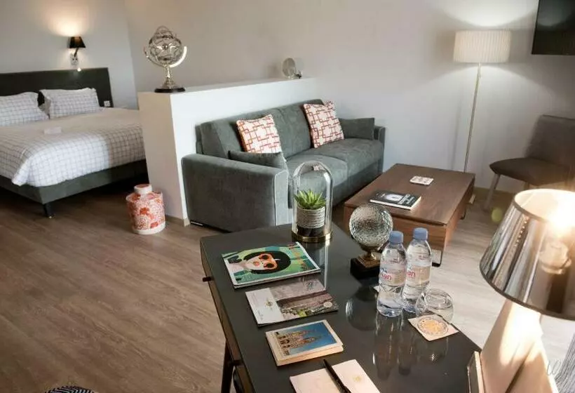 Suite with Terrace, Armes De Champagne