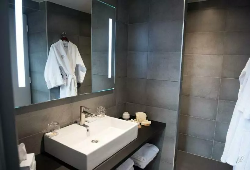 Standard Room, Armes De Champagne