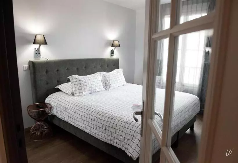 Basic Room, Armes De Champagne