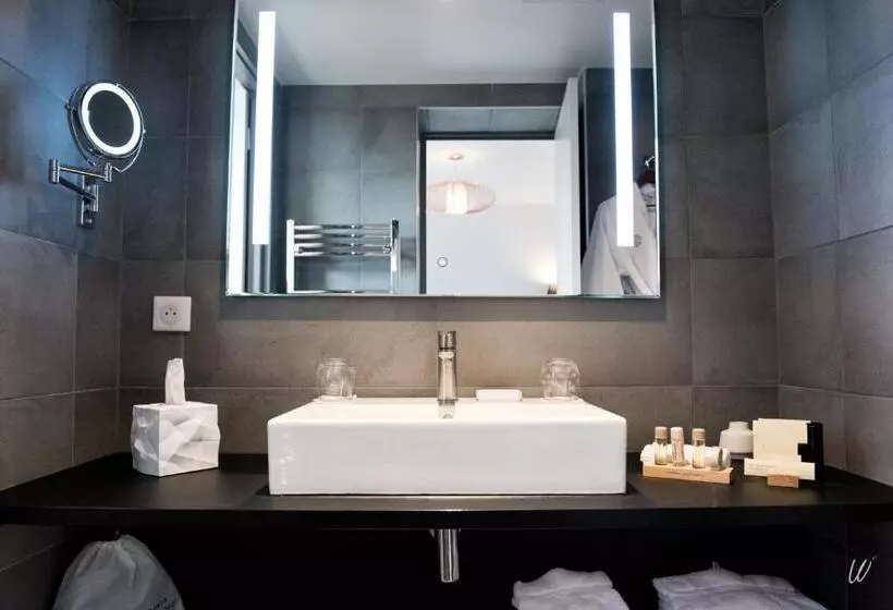 Basic Room, Armes De Champagne