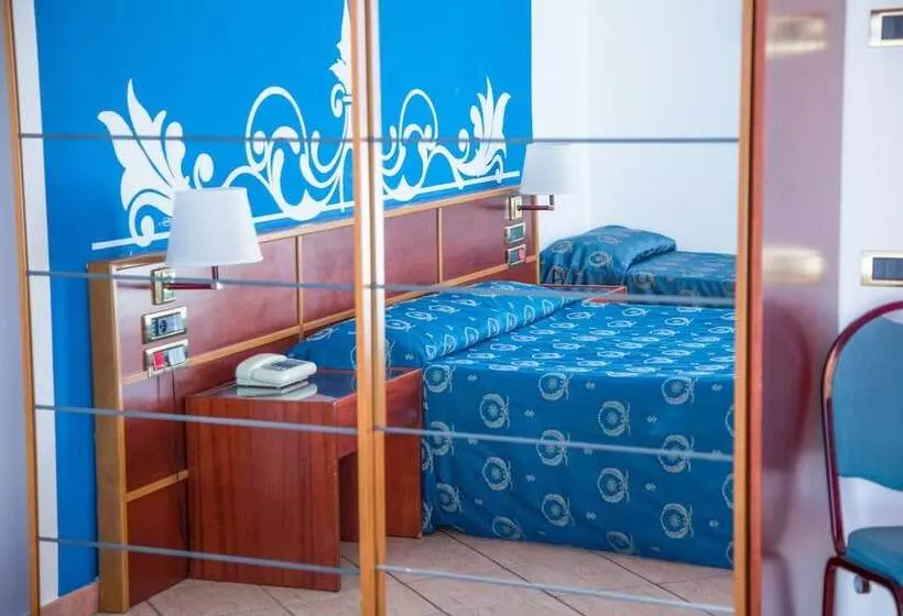 اتاق استاندارد سه نفره, Assinos Palace