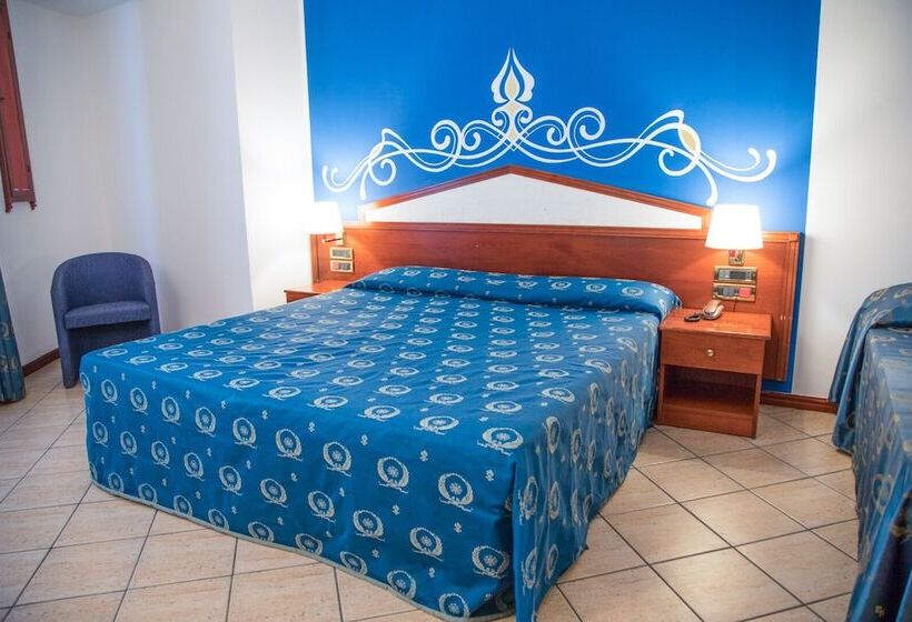 标准三人间, Assinos Palace