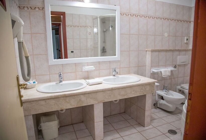 Четырехместный Номер Стандарт, Assinos Palace