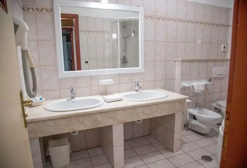 اتاق استاندارد چهار تخته, Assinos Palace
