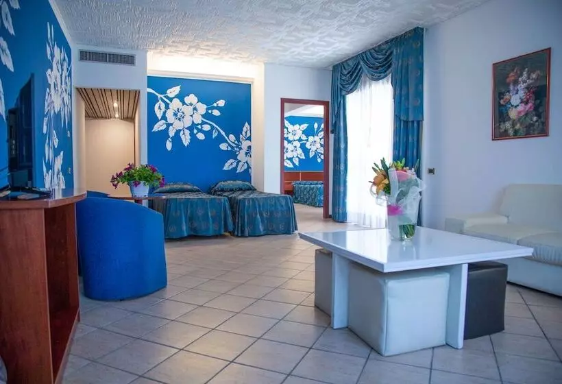 اتاق استاندارد چهار تخته, Assinos Palace