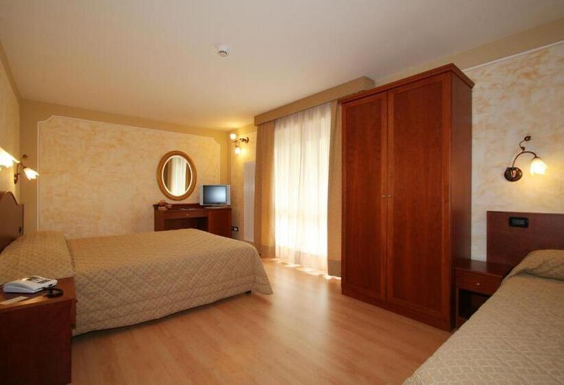 חדר סטנדרט לשלושה עם מרפסת, Dama Bianca