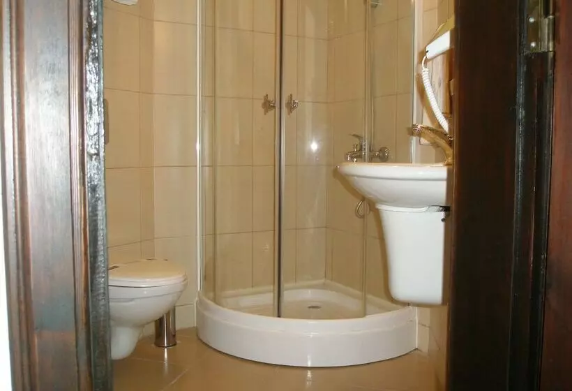 اتاق استاندارد سه نفره, Dejavu