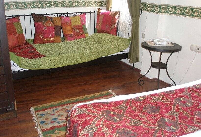 اتاق استاندارد سه نفره, Dejavu