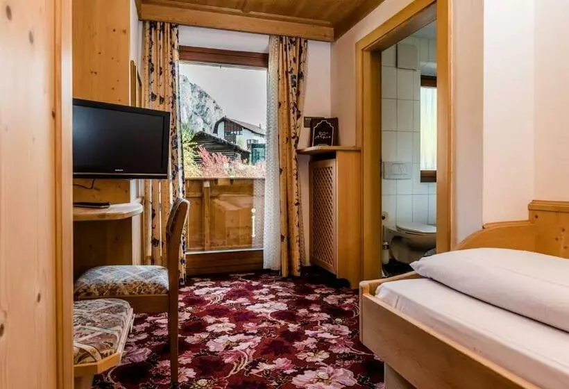 Standard Yhden Hengen Huone, Des Alpes
