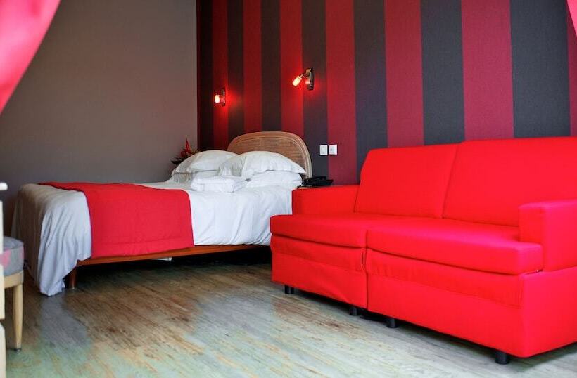 اتاق خانوادگی, Grand Hôtel De Courtoisville